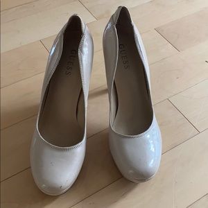 Cute GUESS nude platform Pumps